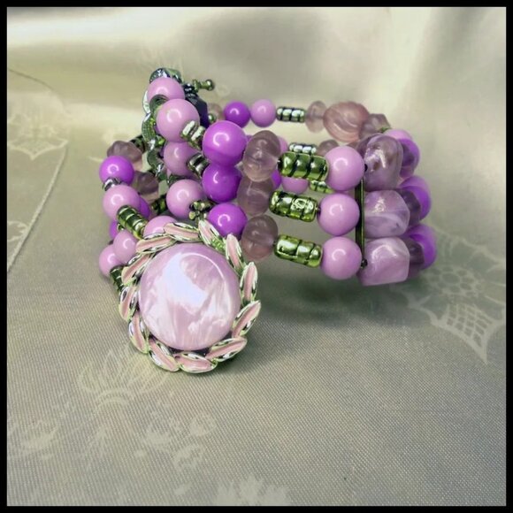 50s Style Wrap Bangle Bracelet Made with Vintage Retro Lavender Beaded Cuff - Picture 3 of 10